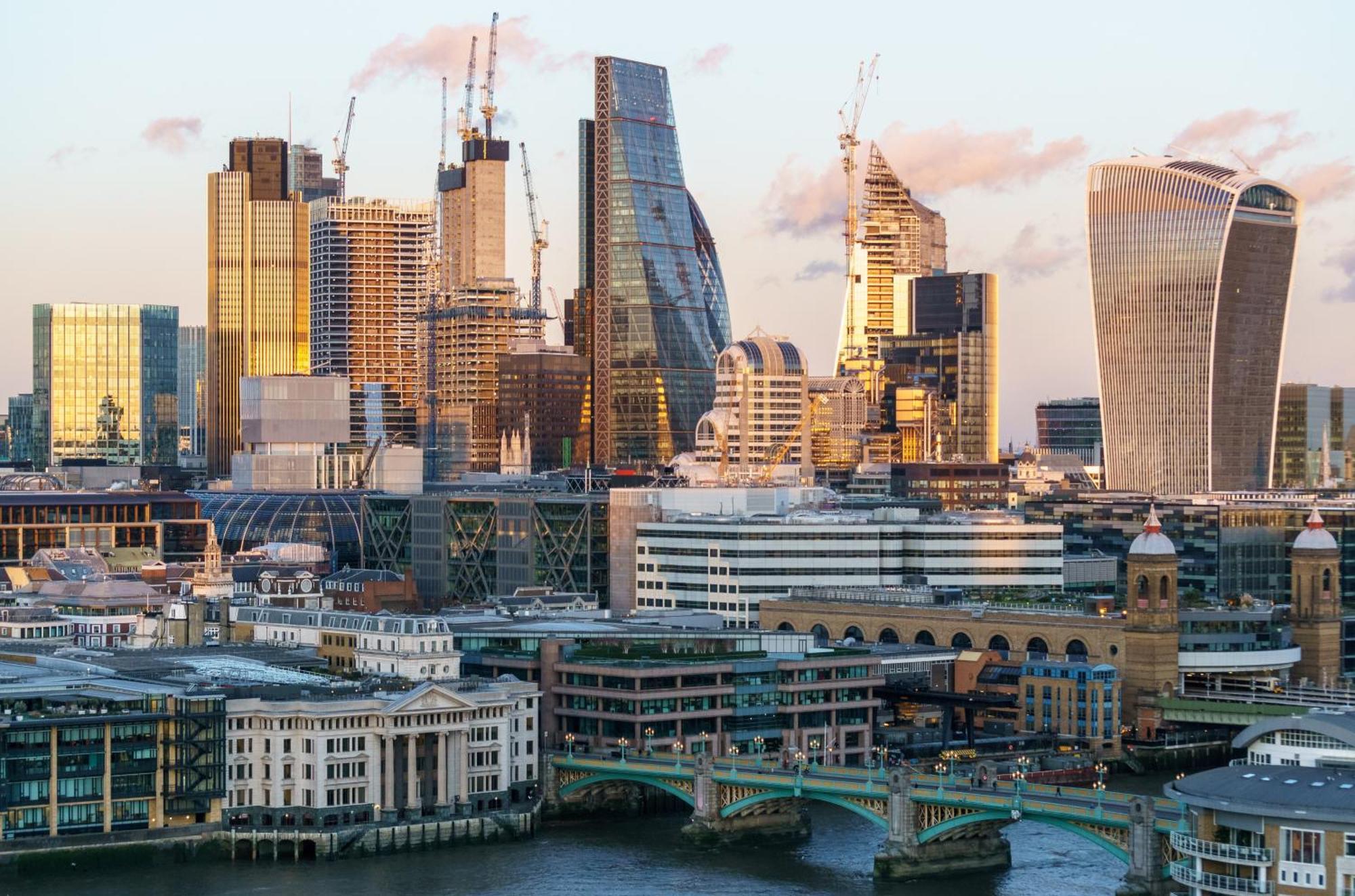 Tower Bridge Rainbow Suites London Exterior photo